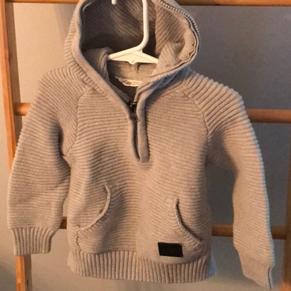 H&M knit sweater hoodie size 2T full front zipper the hoodie has zipper trim